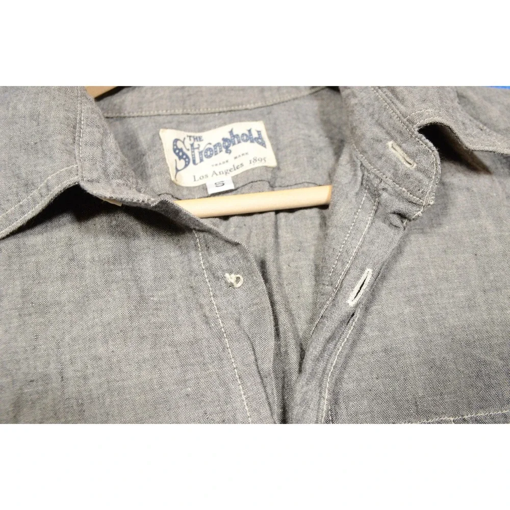 The Stronghold Shirt Mens Small Gray Chambray Workwear Button‎ Front Casual